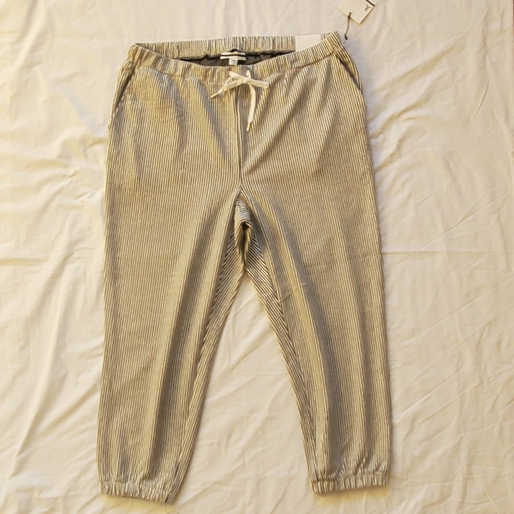 Jules & Leopold Women's Black & White Striped Jogger Capris Plus Size 1X